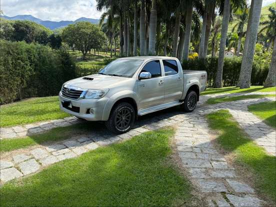 TOYOTA-HILUX-2012