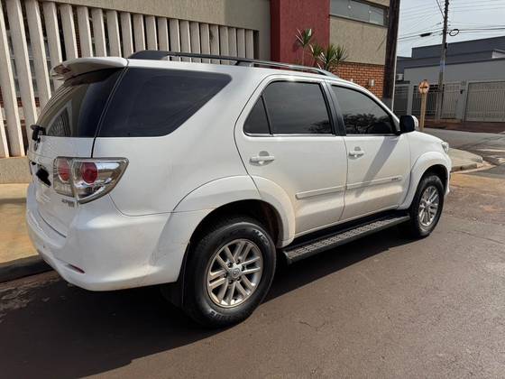 TOYOTA HILUX SW4 2.7 SR 7 LUGARES 4X2 16V FLEX 4P AUTOMÁTICO