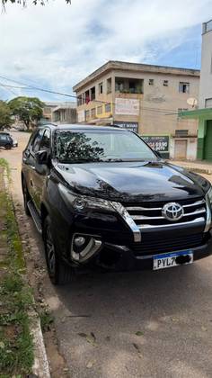 TOYOTA HILUX SW4 2.8 SRX 4X4 7 LUGARES 16V TURBO INTERCOOLER DIESEL 4P AUTOMÁTICO