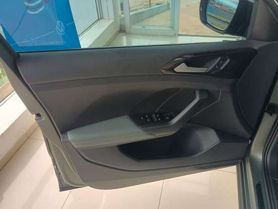 VOLKSWAGEN-T-CROSS-2025