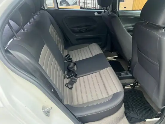 VOLKSWAGEN-VOYAGE-2013