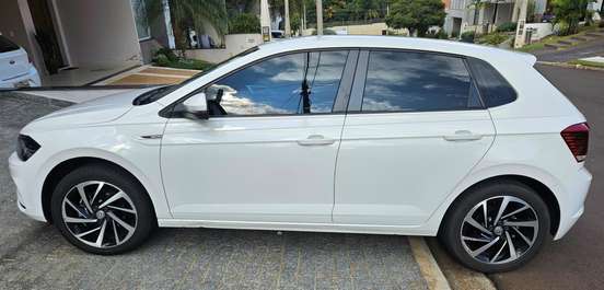 VOLKSWAGEN-POLO-2020