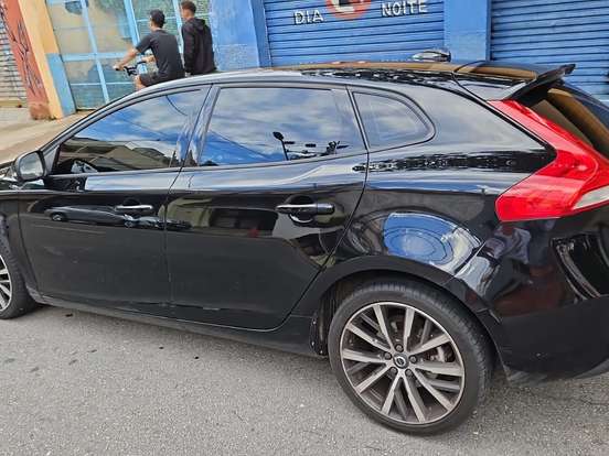 VOLVO-V40-2.0 T4 MOMENTUM GASOLINA 4P AUTOMÁTICO VOLVO-V40-2017