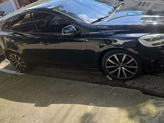 VOLVO-V40-2.0 T4 MOMENTUM GASOLINA 4P AUTOMÁTICO VOLVO-V40-2017