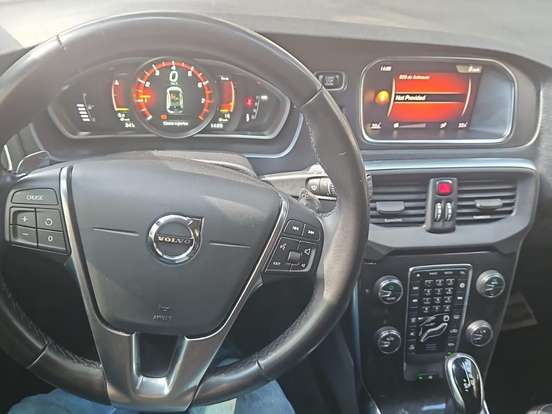 VOLVO-V40-2.0 T4 MOMENTUM GASOLINA 4P AUTOMÁTICO VOLVO-V40-2017