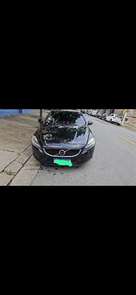 VOLVO-V40-2017