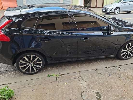 VOLVO-V40-2.0 T4 MOMENTUM GASOLINA 4P AUTOMÁTICO VOLVO-V40-2017