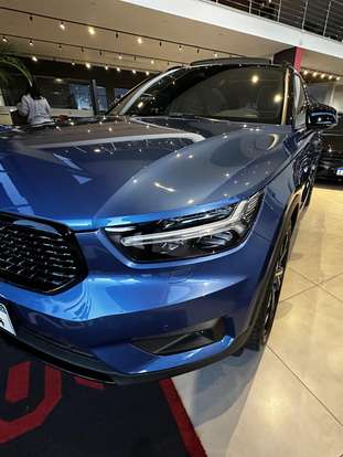 VOLVO-XC40-2021