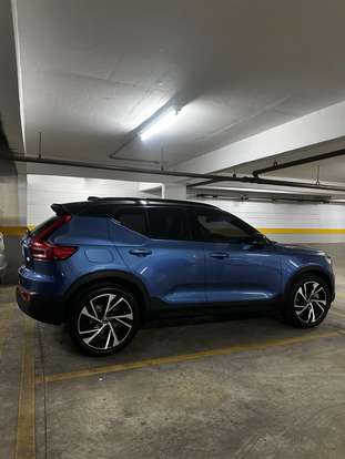 VOLVO-XC40-2021