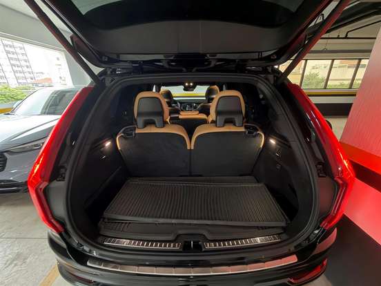 VOLVO-XC90-2020
