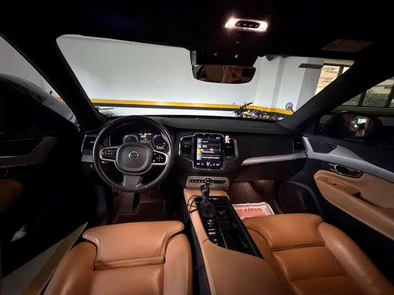 VOLVO-XC90-2020