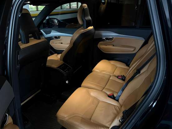 VOLVO-XC90-2020