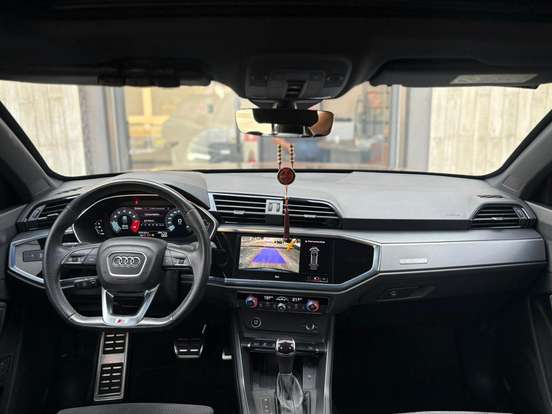 AUDI-Q3-2023