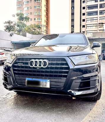 AUDI-Q7-2017