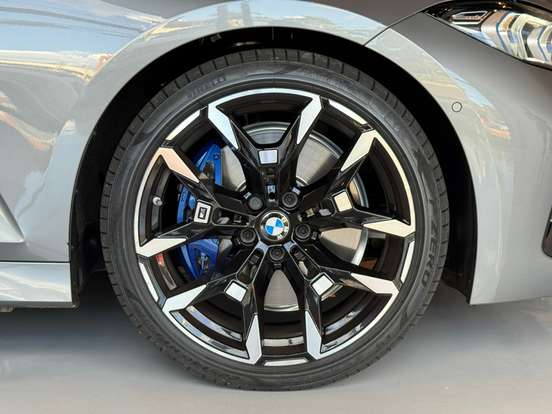 BMW-320i-2025