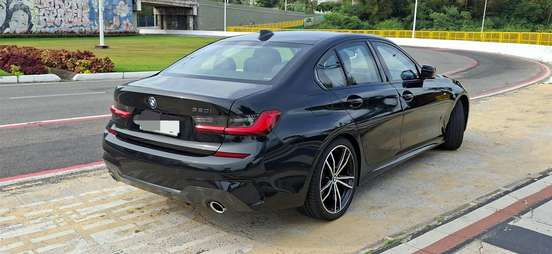 BMW-320i-2019