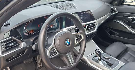 BMW-320i-2019