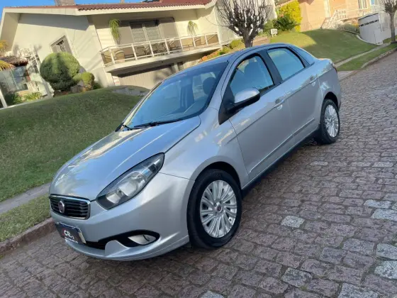 FIAT GRAND SIENA 1.6 MPI ESSENCE 16V FLEX 4P MANUAL FIAT GRAND SIENA 1.6 MPI ESSENCE 16V FLEX 4P MANUAL