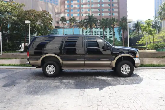 FORD EXCURSION 6.8 XLT 4X4 V10 GASOLINA 4P AUTOMÁTICO