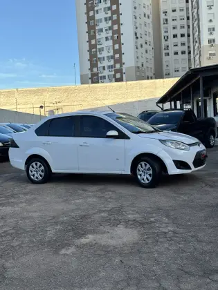 FORD FIESTA 1.6 ROCAM SEDAN 8V FLEX 4P MANUAL