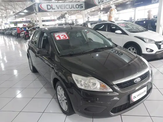 FORD FOCUS 1.6 GL SEDAN 16V FLEX 4P MANUAL