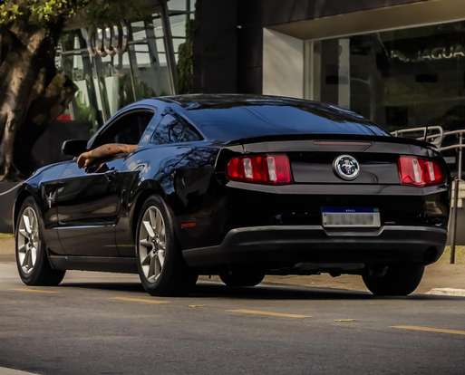 FORD-MUSTANG-2009