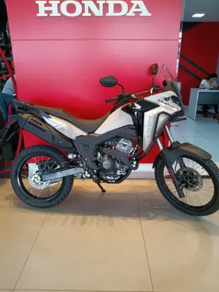 HONDA XRE 300 SAHARA ADVENTURE HONDA XRE 300 SAHARA ADVENTURE