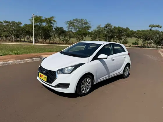 HYUNDAI HB20 1.0 COMFORT PLUS 12V FLEX 4P MANUAL HYUNDAI HB20 1.0 COMFORT PLUS 12V FLEX 4P MANUAL