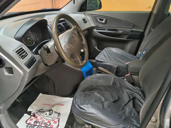HYUNDAI-TUCSON-2.0 GL 2WD 16V GASOLINA 4P MANUAL HYUNDAI-TUCSON-2010