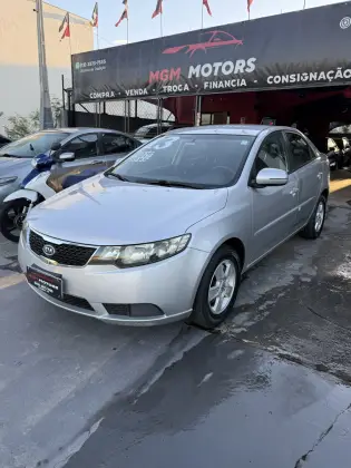 KIA CERATO 1.6 E.221 SEDAN 16V GASOLINA 4P MANUAL KIA CERATO 1.6 E.221 SEDAN 16V GASOLINA 4P MANUAL