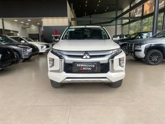 MITSUBISHI L200 TRITON 2.4 16V TURBO DIESEL SPORT HPE CD 4P 4X4 AUTOMÁTICO MITSUBISHI L200 TRITON 2.4 16V TURBO DIESEL SPORT HPE CD 4P 4X4 AUTOMÁTICO