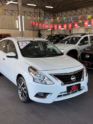 NISSAN-VERSA-2017