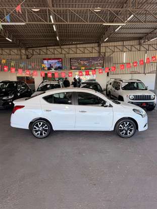 NISSAN-VERSA-2017