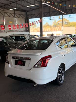 NISSAN-VERSA-2017