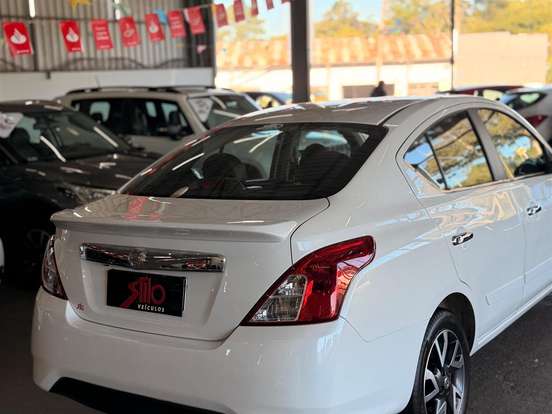 NISSAN-VERSA-1.6 16V FLEX SV 4P XTRONIC NISSAN-VERSA-2017