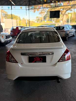 NISSAN-VERSA-2017