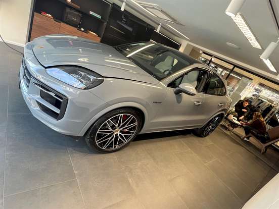 PORSCHE-CAYENNE-2024