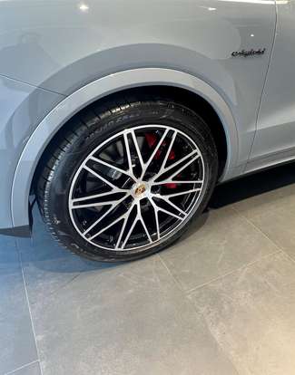 PORSCHE-CAYENNE-2024