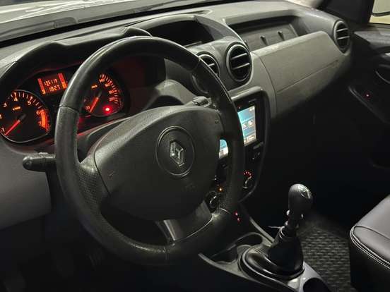RENAULT-DUSTER-2015