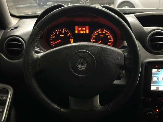 RENAULT-DUSTER-2015