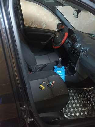 RENAULT-LOGAN-2013