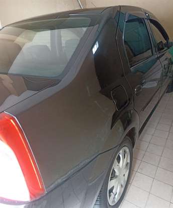 RENAULT-LOGAN-2013
