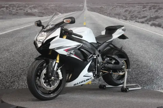 SUZUKI GSX-R750 SUZUKI GSX-R750