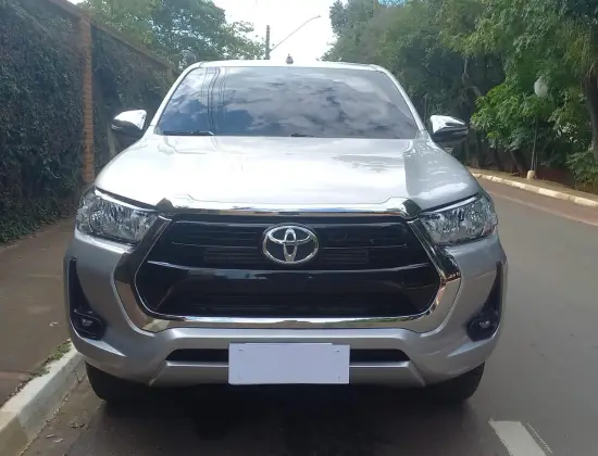 TOYOTA HILUX 2.8 D-4D TURBO DIESEL CD GR-S 4X4 AUTOMÁTICO TOYOTA HILUX 2.8 D-4D TURBO DIESEL CD GR-S 4X4 AUTOMÁTICO
