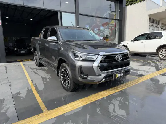 TOYOTA HILUX 2.8 D-4D TURBO DIESEL CD SRV 4X4 AUTOMÁTICO TOYOTA HILUX 2.8 D-4D TURBO DIESEL CD SRV 4X4 AUTOMÁTICO