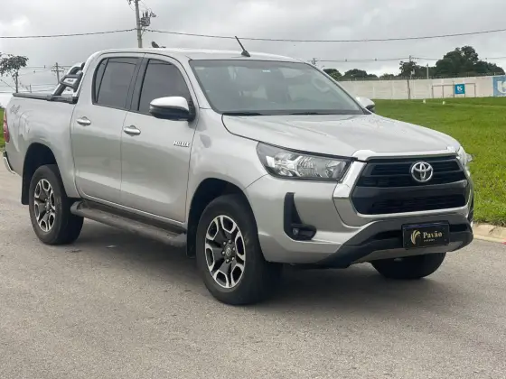 TOYOTA HILUX 2.8 D-4D TURBO DIESEL CD SRV 4X4 AUTOMÁTICO