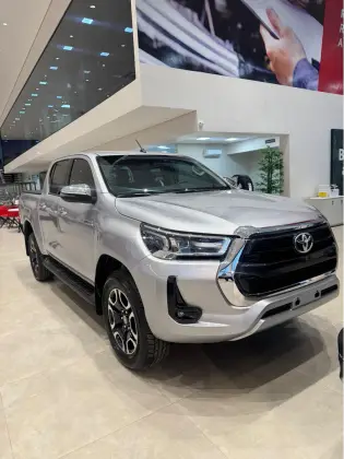 TOYOTA HILUX 2.8 D-4D TURBO DIESEL CD SRX 4X4 AUTOMÁTICO TOYOTA HILUX 2.8 D-4D TURBO DIESEL CD SRX 4X4 AUTOMÁTICO
