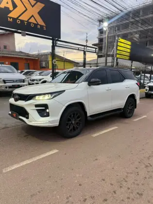 TOYOTA HILUX SW4 2.8 D-4D TURBO DIESEL GR-S 7L 4X4 AUTOMÁTICO