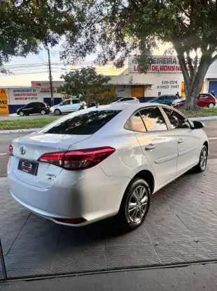 TOYOTA-YARIS-2021