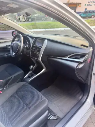 TOYOTA-YARIS-2021